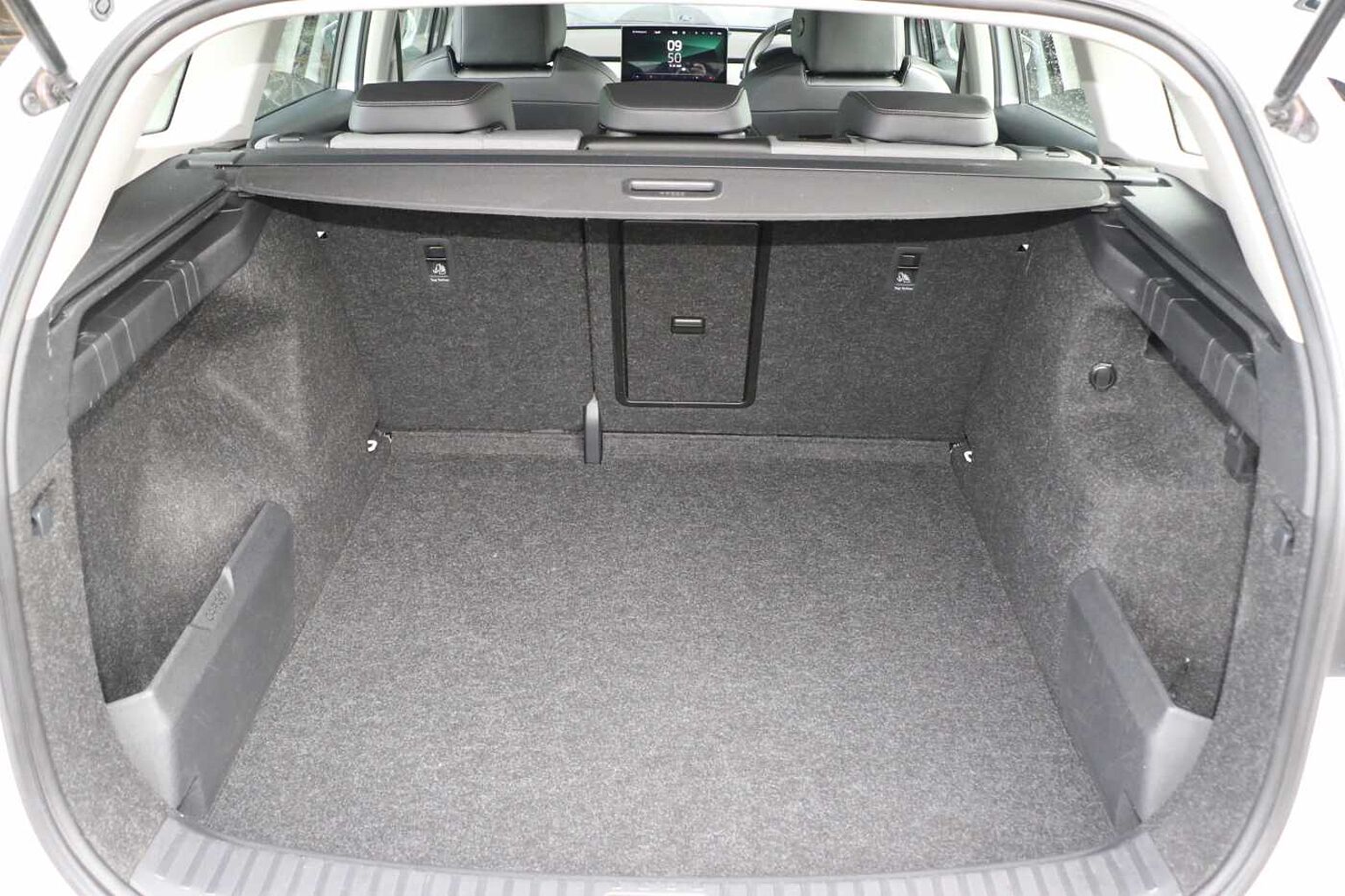 SKODA Enyaq iV E (179ps) 60 62 Kwh